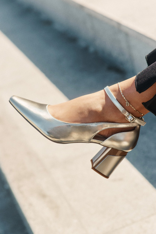 Kožené Topánky s podpätkami Máciejka K6816-25 zlatej farby Kožené Topánky s podpätkami Máciejka K6816-25 zlatej farby