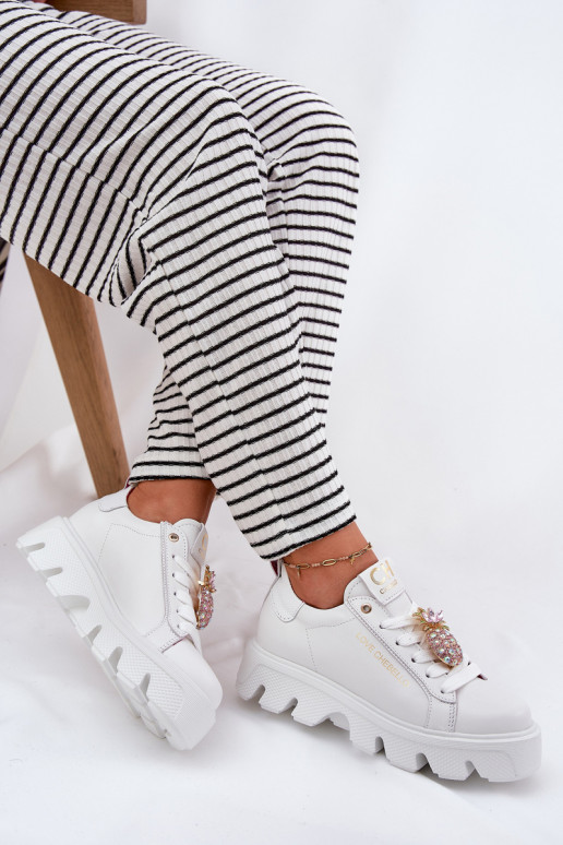 Kožené Tenisky model obuvi ozdobiť Broszką Ananas CheBello 4651 biela farba Kožené Tenisky model obuvi ozdobiť Broszką Ananas CheBello 4651 biela farba