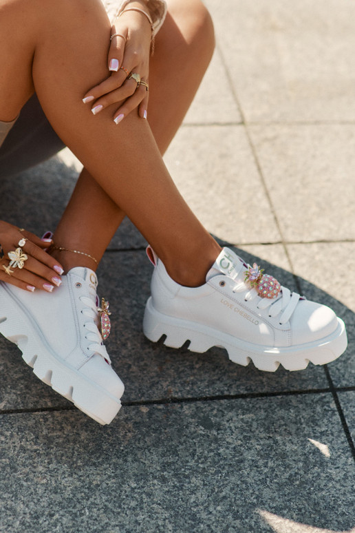 Kožené Tenisky model obuvi ozdobiť Broszką Ananas CheBello 4651 biela farba Kožené Tenisky model obuvi ozdobiť Broszką Ananas CheBello 4651 biela farba