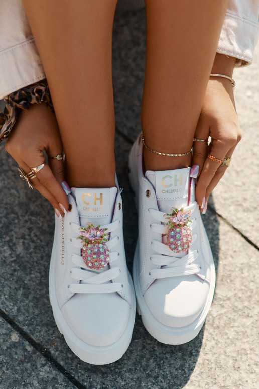 Kožené Tenisky model obuvi ozdobiť Broszką Ananas CheBello 4651 biela farba Kožené Tenisky model obuvi ozdobiť Broszką Ananas CheBello 4651 biela farba