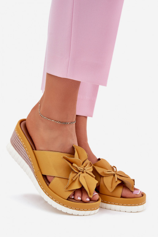 Kožené papuče Dámske Zapnuté INedge S Ornatem Kvet Artiker 52C0504 žltá