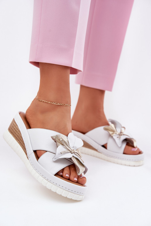 Kožené papuče Dámske Zapnuté INedge S Ornatem Kvet Artiker 52C0537 biela farba