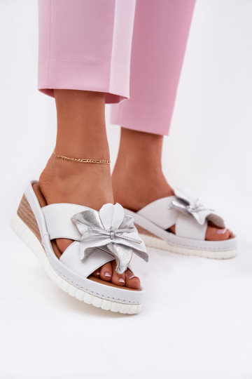 Kožené papuče Dámske Zapnuté INedge S Ornatem Kvet Artiker 54C0538 biely-strieborná farba 2