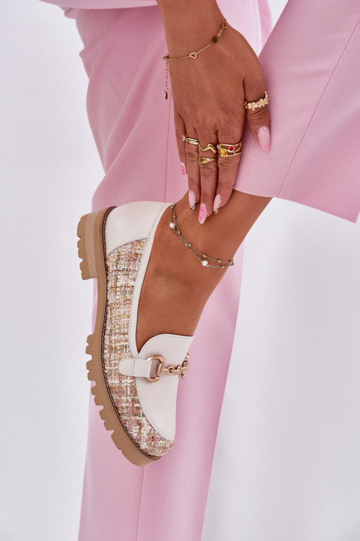 Kožené dámske mokasíny Ze zlatej farbym Detalem Laura Messi 2938 slonovina Kožené dámske mokasíny Ze zlatej farbym Detalem Laura Messi 2938 slonovina