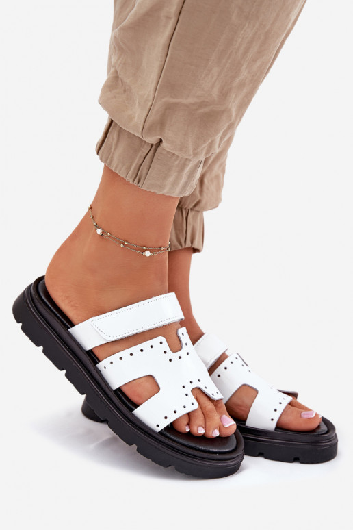 s lakovým efektom Dámske papučeZapnutéturalnej Skóry s platformou Zazoo 40440 biela farba s lakovým efektom Dámske papučeZapnutéturalnej Skóry s platformou Zazoo 40440 biela farba