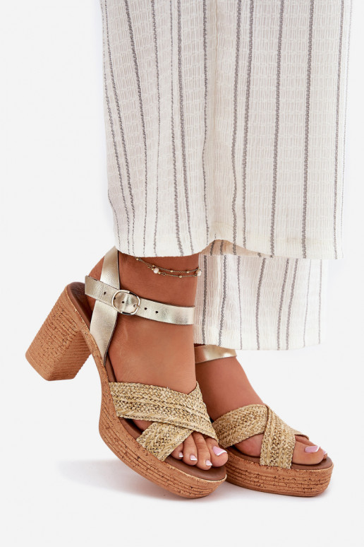 Dámske sandále na podpätku S vrkočom Do Paskach Zazoo 40460 zlatej farby Dámske sandále na podpätku S vrkočom Do Paskach Zazoo 40460 zlatej farby