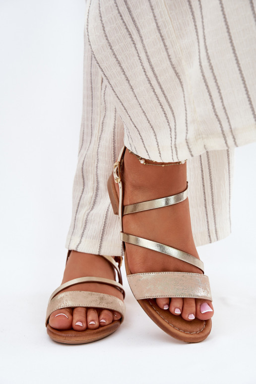 Dámske sandále Dámske so širokými podpätkami Máciejka 06966-25 zlatej farby Dámske sandále Dámske so širokými podpätkami Máciejka 06966-25 zlatej farby