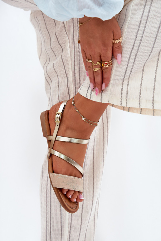 Dámske sandále Dámske so širokými podpätkami Máciejka 06966-25 zlatej farby Dámske sandále Dámske so širokými podpätkami Máciejka 06966-25 zlatej farby