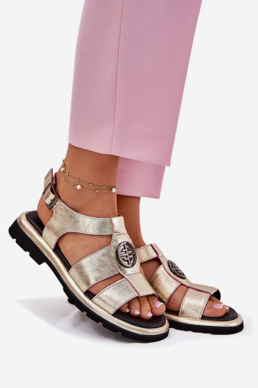 Dámske sandále Dámske s lakovým efektom S Ornatem Detalem Artiker 56C0689 zlatej farby Dámske sandále Dámske s lakovým efektom S Ornatem Detalem Artiker 56C0689 zlatej farby