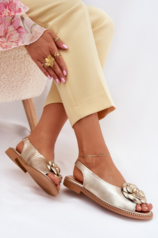 Kožené Ploché sandále s ozdobami CheBello 4642 zlatej farby Kožené Ploché sandále s ozdobami CheBello 4642 zlatej farby