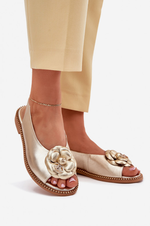 Kožené Ploché sandále s ozdobami CheBello 4642 zlatej farby Kožené Ploché sandále s ozdobami CheBello 4642 zlatej farby