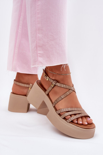 Dámske sandále Dámske Máciejka 06990-25 zlatej farby