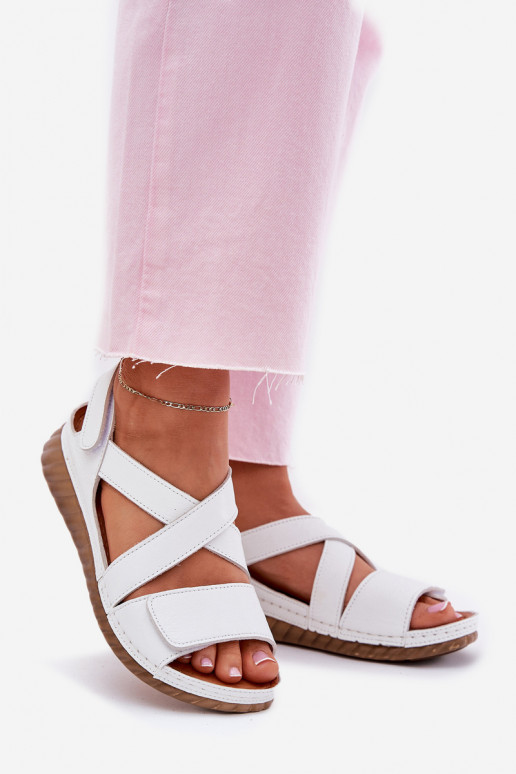 Dámske sandále Dámske s lepiacimi spojkami Máciejka L6848-11 biela farba Dámske sandále Dámske s lepiacimi spojkami Máciejka L6848-11 biela farba