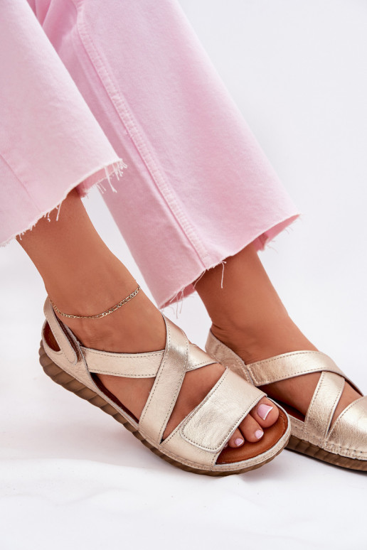 Dámske sandále Dámske s lepiacimi spojkami Máciejka L6848-25 zlatej farby Dámske sandále Dámske s lepiacimi spojkami Máciejka L6848-25 zlatej farby