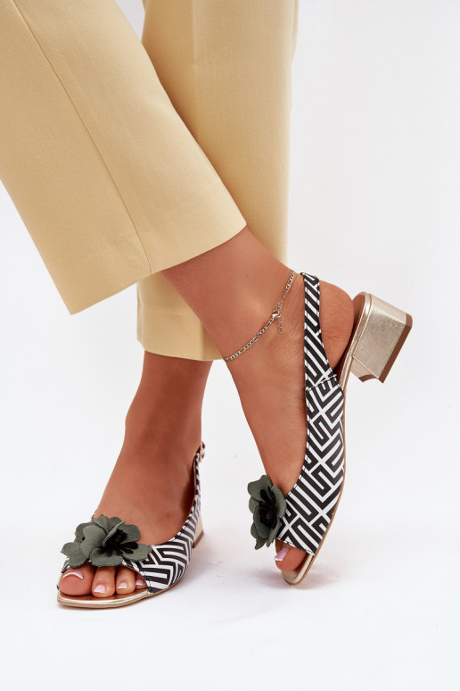 Dámske sandále Dámske Zapnuté Klocku S Ornatem Kvet Laura Messi 2973 biely-čierna Dámske sandále Dámske Zapnuté Klocku S Ornatem Kvet Laura Messi 2973 biely-čierna