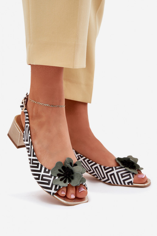 Dámske sandále Dámske Zapnuté Klocku S Ornatem Kvet Laura Messi 2973 biely-čierna Dámske sandále Dámske Zapnuté Klocku S Ornatem Kvet Laura Messi 2973 biely-čierna