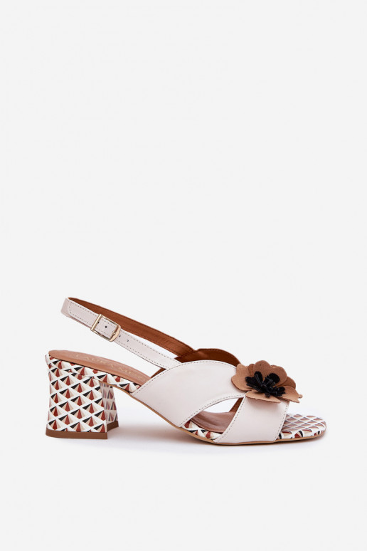 Kožené Dámske sandále na vysokom opätku s kvetmi Laura Messi 2950 biela farba Kožené Dámske sandále na vysokom opätku s kvetmi Laura Messi 2950 biela farba
