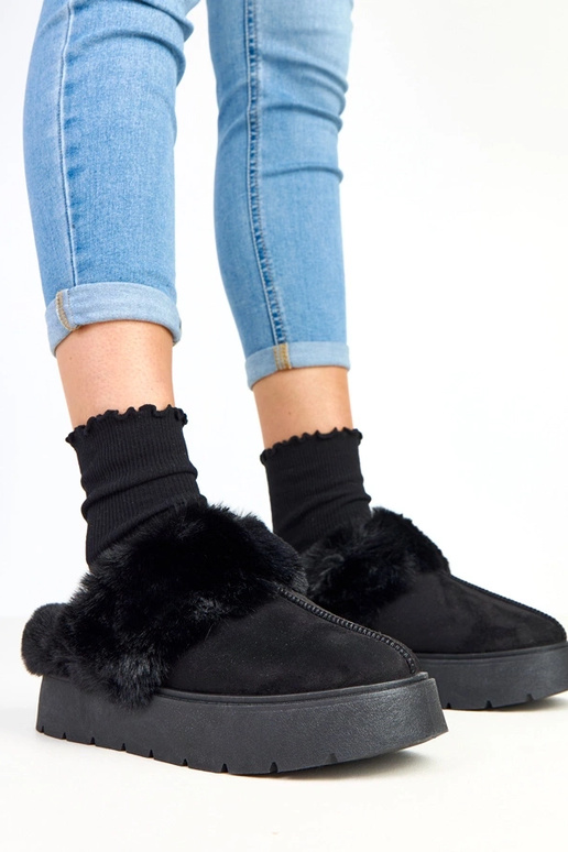 Čierne krátke snehové topánky s... Čierne krátke snehové topánky s...