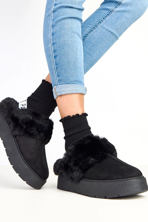 Čierne krátke snehové topánky s... Čierne krátke snehové topánky s...