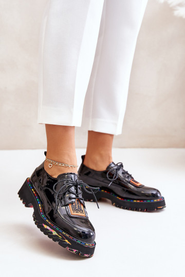 s lakovým efektom topánky Dámske so šnúrkami Artiker 55C0499 čierna 2