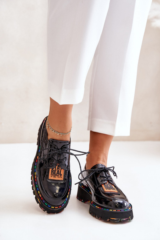 s lakovým efektom topánky Dámske so šnúrkami Artiker 55C0499 čierna