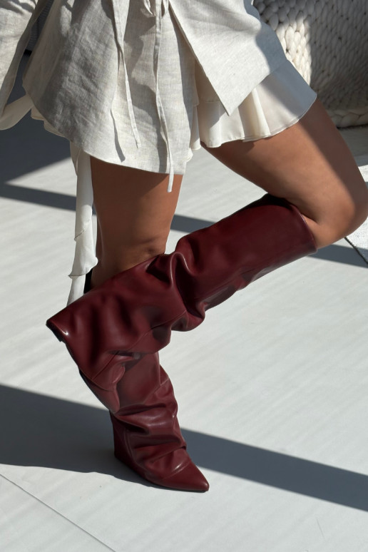 Zateplené dámske vysoké čižmy s prišitým golierom a podpätkami, bordové, Elivira