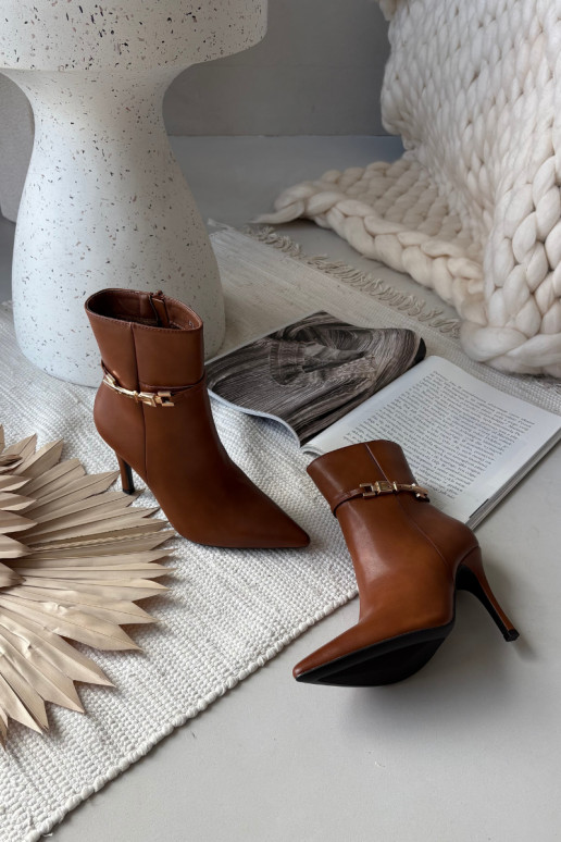 Hnedé zateplené dámske čižmy s tenkými podpätkami, remienkami a zlatými prvkami „Bellisse"