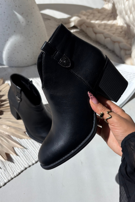 Zateplené dámske čižmy z eko kože v čiernej farbe Talienne Zateplené dámske čižmy z eko kože v čiernej farbe Talienne