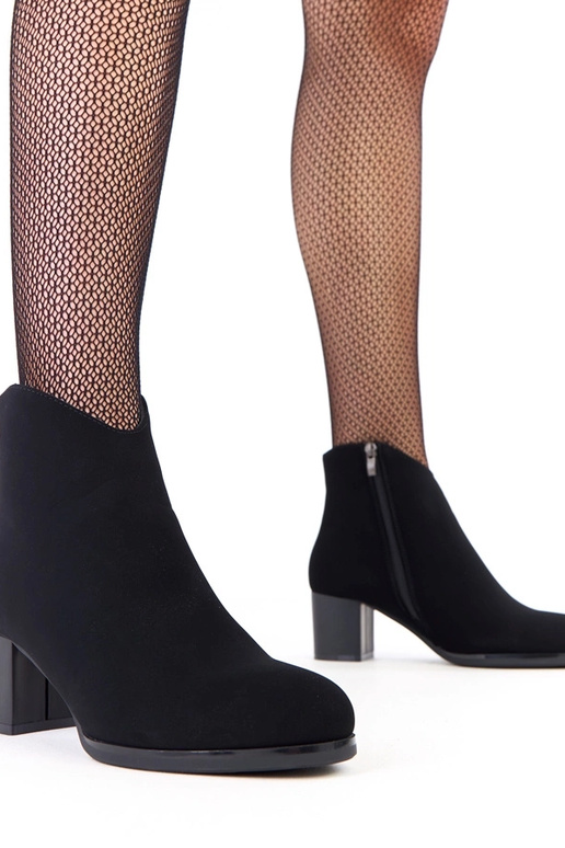 Čierne čižmy s jemným eko-koženým...