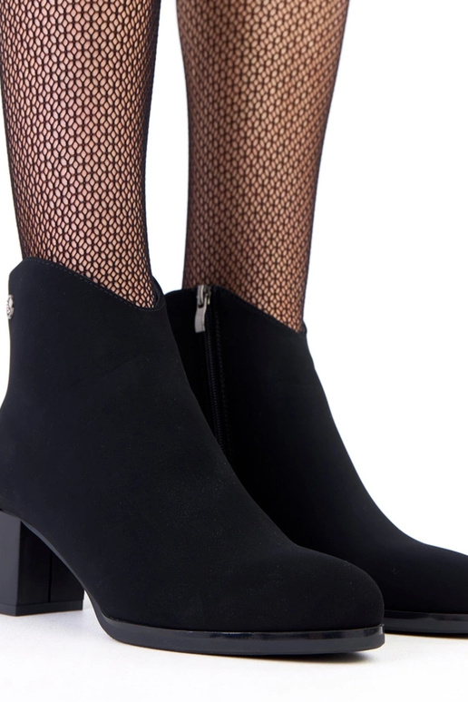 Čierne čižmy s jemným eko-koženým...