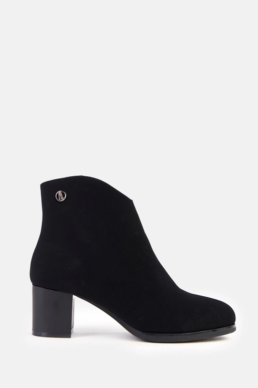 Čierne čižmy s jemným eko-koženým...