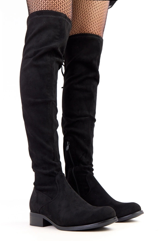 Čierne dlhé čižmy s plochou podrážkou...