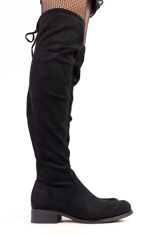 Čierne dlhé čižmy s plochou podrážkou...