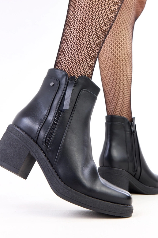 Čierne čižmy so stĺpikom a jemnou...