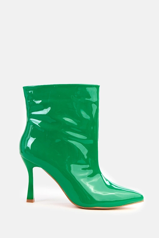 Zelené lakované čižmy na vysokom...