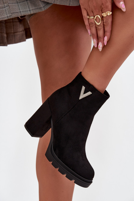 Dámske čižmy zahriať sa s podpätkami S Ornatem Detalem čierna Briella Dámske čižmy zahriať sa s podpätkami S Ornatem Detalem čierna Briella