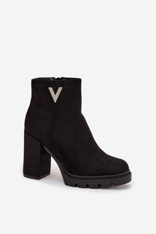 Dámske čižmy zahriať sa s podpätkami S Ornatem Detalem čierna Briella Dámske čižmy zahriať sa s podpätkami S Ornatem Detalem čierna Briella