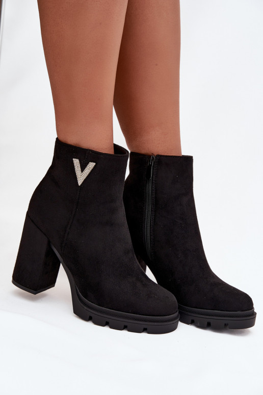 Dámske čižmy zahriať sa s podpätkami S Ornatem Detalem čierna Briella Dámske čižmy zahriať sa s podpätkami S Ornatem Detalem čierna Briella