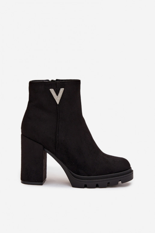 Dámske čižmy zahriať sa s podpätkami S Ornatem Detalem čierna Briella Dámske čižmy zahriať sa s podpätkami S Ornatem Detalem čierna Briella