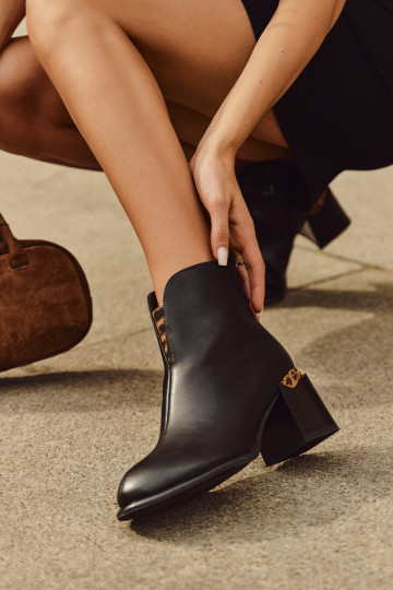 Kožené dámske čižmy, Vinceza 66811, čiernej farby