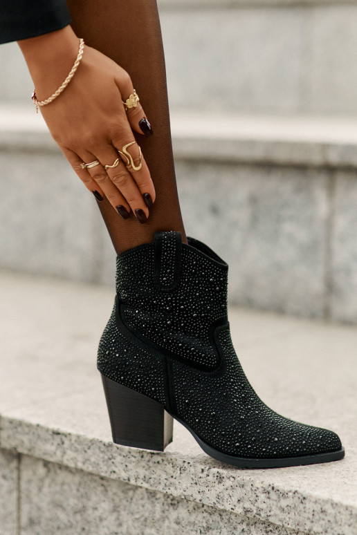 Zdobené čižmy v kovbojskom štýle s podpätkamiNoskami špicatý nos S.Barski HY42-121 čierna