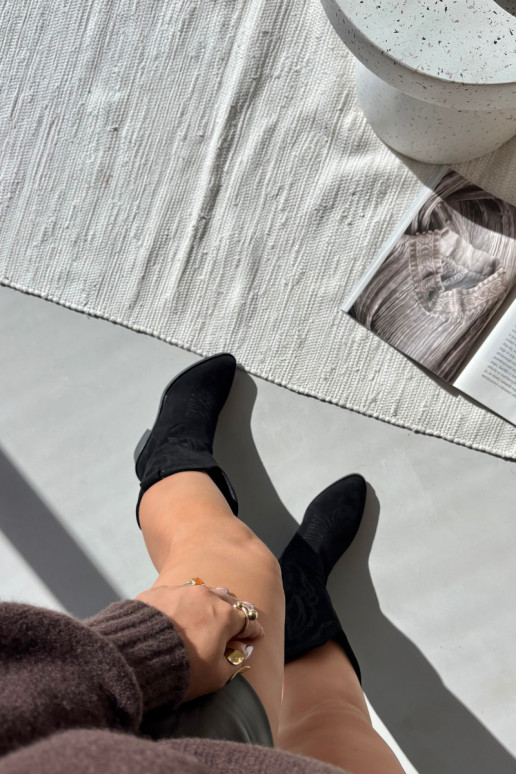 dámske vysoké cowboyské topánky s podpätkami zateplené Vinceza 16508 v čiernej farbe dámske vysoké cowboyské topánky s podpätkami zateplené Vinceza 16508 v čiernej farbe