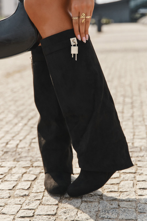 Dámske dlhé čižmy na platforme s remienkami a striebornými detailmi, čierne Korivelle