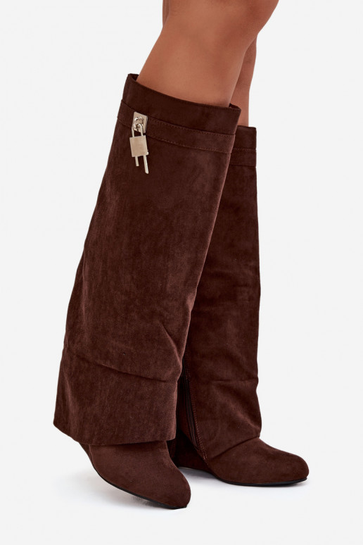 Módne dlhé čižmy na platforme s remienkami a striebornými detailmi čokoládovej farby Korivelle