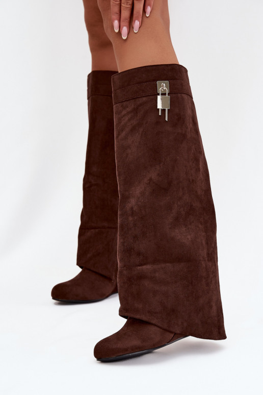 Módne dlhé čižmy na platforme s remienkami a striebornými detailmi čokoládovej farby Korivelle