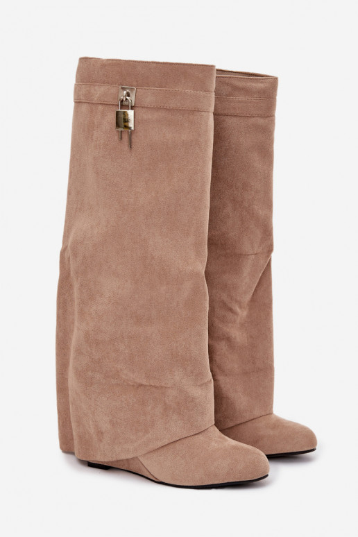 Dámske dlhé čižmy na platforme s remienkami a striebornými detailmi, pieskové Korivelle