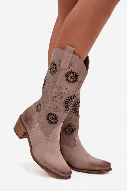 zo semišu Kožené dámske čižmy s prelamovanými prvkami Zazoo 3852 farba cappuccino