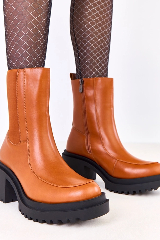 Hnedé kotníkové čižmy na podpätku s...