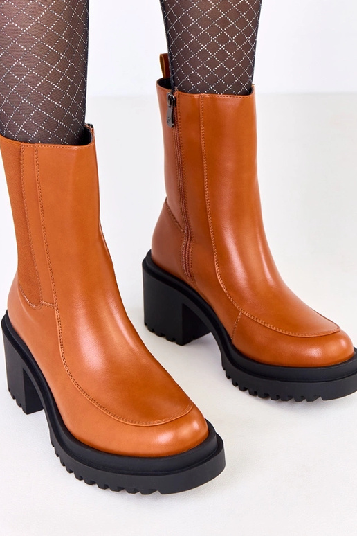 Hnedé kotníkové čižmy na podpätku s...