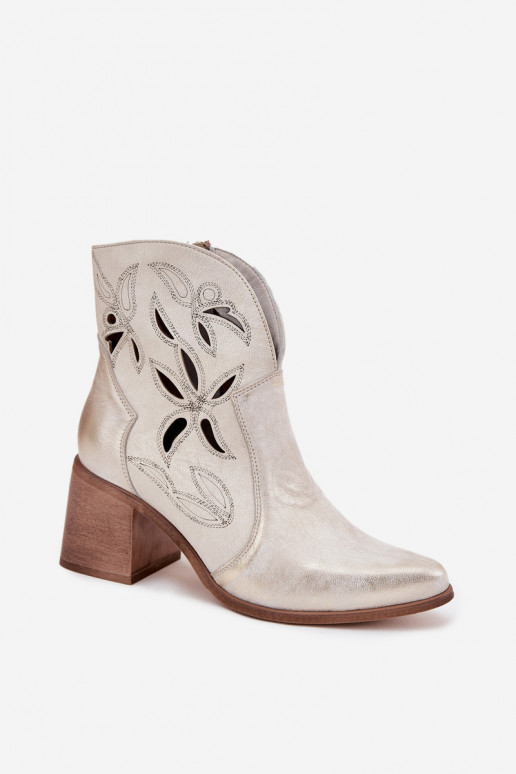 Dámske čižmy s prvkami prelamovaniaZapnutéturalnej Skóry s podpätkami Zazoo 3690 zlatej farby Przecierany Dámske čižmy s prvkami prelamovaniaZapnutéturalnej Skóry s podpätkami Zazoo 3690 zlatej farby Przecierany